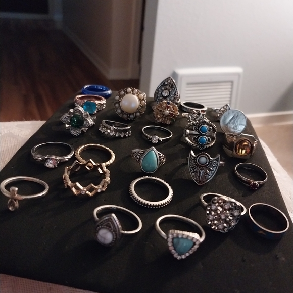 Lot of 27 fashion and vintage rings - Picture 2 of 4